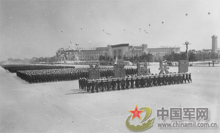重溫歷史瞬間，探索1959年國慶閱兵視頻，重溫歷史瞬間，探索經典，回顧1959年國慶閱兵盛況