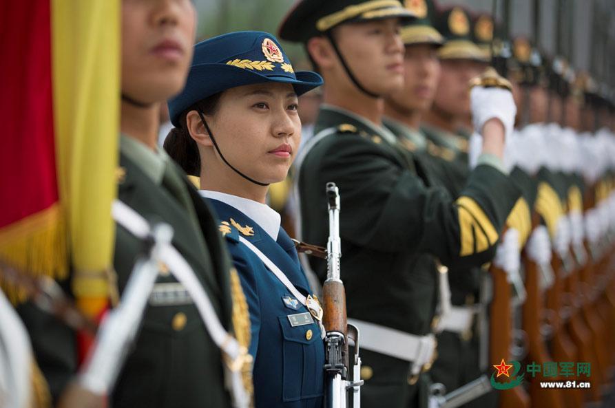 三軍儀仗隊女兵中隊，展現新時代巾幗英雄風采，三軍儀仗隊女兵中隊，新時代巾幗英雄的風采展現