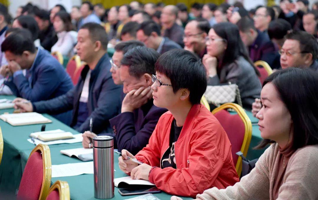 新聞報(bào)刊最新一期，深度解讀熱點(diǎn)事件，掌握最新資訊動(dòng)向，新聞熱點(diǎn)深度解讀，掌握最新資訊動(dòng)向