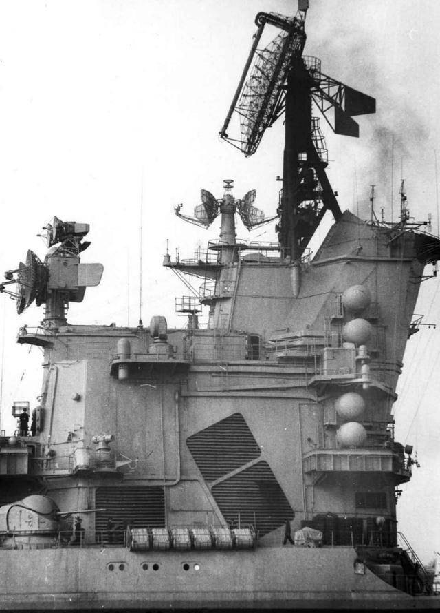 蘇聯(lián)65型巡洋艦，歷史與特點(diǎn)解析，蘇聯(lián)65型巡洋艦，歷史背景與特點(diǎn)深度解析