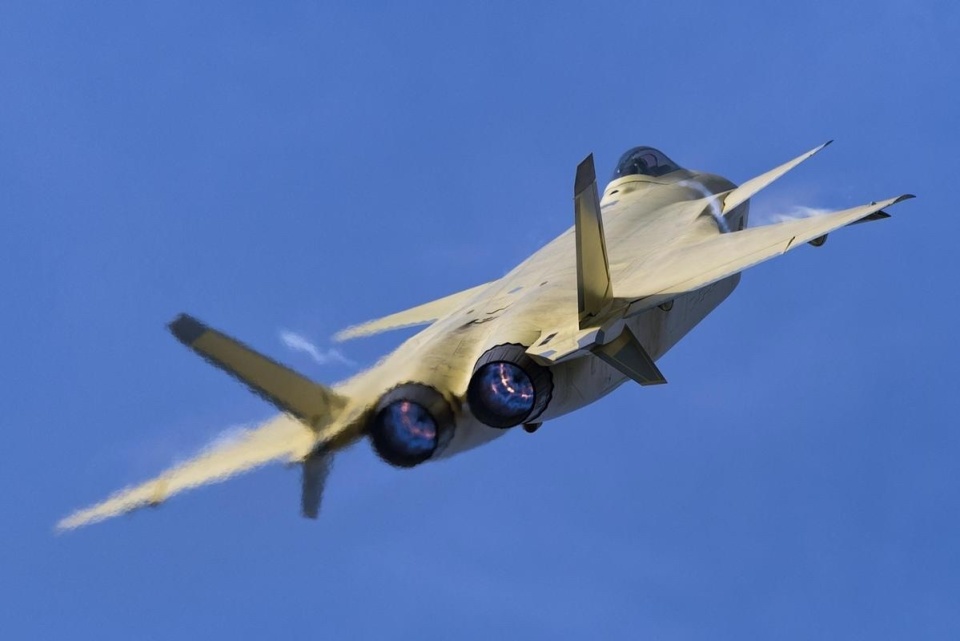 殲15戰斗機發動機，性能與優勢分析，殲15戰斗機發動機性能與優勢深度解析