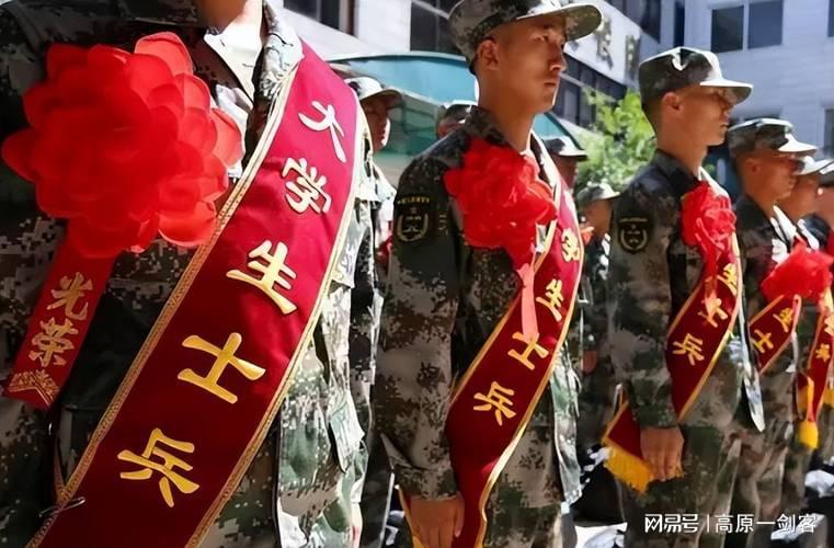 關(guān)于在校大學生是否應該去當兵的一些思考，在校大學生是否應該選擇入伍，深度思考探討