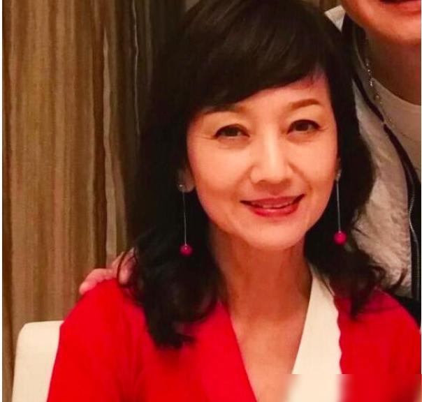 趙雅芝素顏照真實呈現，美麗無需修飾，趙雅芝素顏照展現自然美，無需修飾也動人