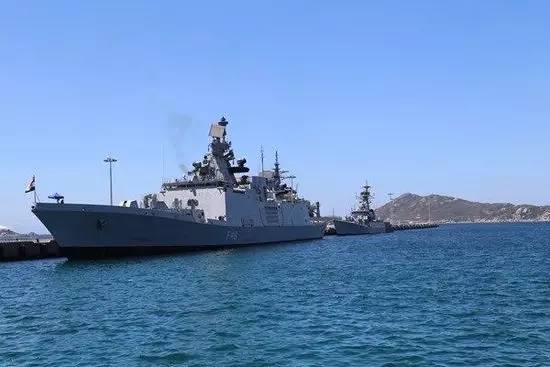 廈門鼓浪嶼停靠的兩艘軍艦，歷史與現(xiàn)代的交匯點(diǎn)，廈門鼓浪嶼軍艦，歷史與現(xiàn)代的交匯點(diǎn)