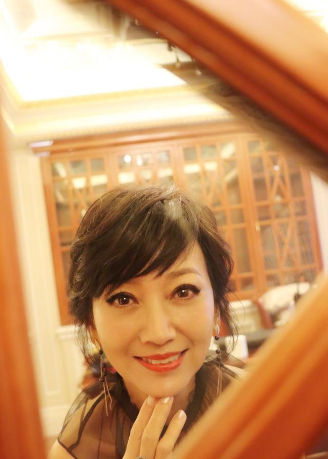 趙雅芝個人詳細簡歷，趙雅芝，演藝生涯的傳奇人生簡歷