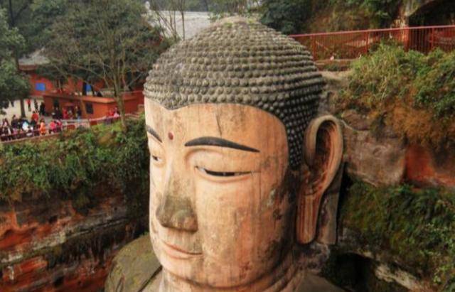 樂山大佛景區(qū)安全事故與旅游安全探討，樂山大佛景區(qū)安全事故分析與旅游安全策略探討