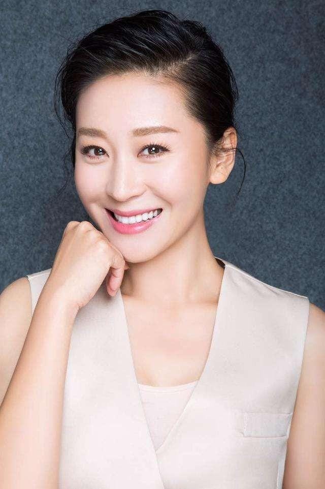 苗圃個人資料，深度解析一位出色的演藝明星，苗圃深度解析，演藝界的璀璨明星個人資料大揭秘