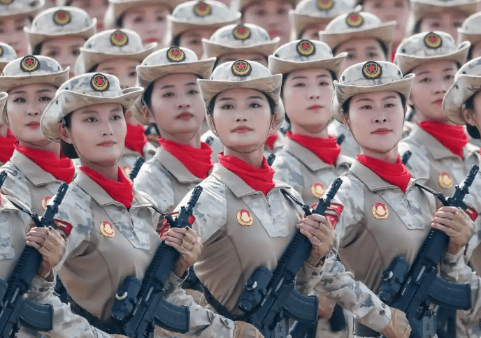 女兵方隊,展現新時代巾幗英雄風采,女兵方隊,展現新時代巾幗英雄風采閃耀閱兵場