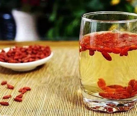 枸杞子泡水喝的功效與作用,探索枸杞的保健潛力,枸杞子泡水喝的奧秘,功效、作用與保健潛力探索