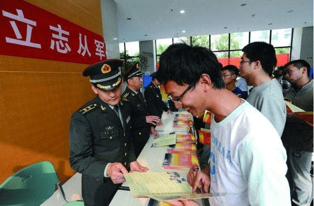 大學生入伍條件詳解,邁向軍隊的新機遇與挑戰,大學生入伍條件詳解,新機遇與挑戰下的軍旅之路