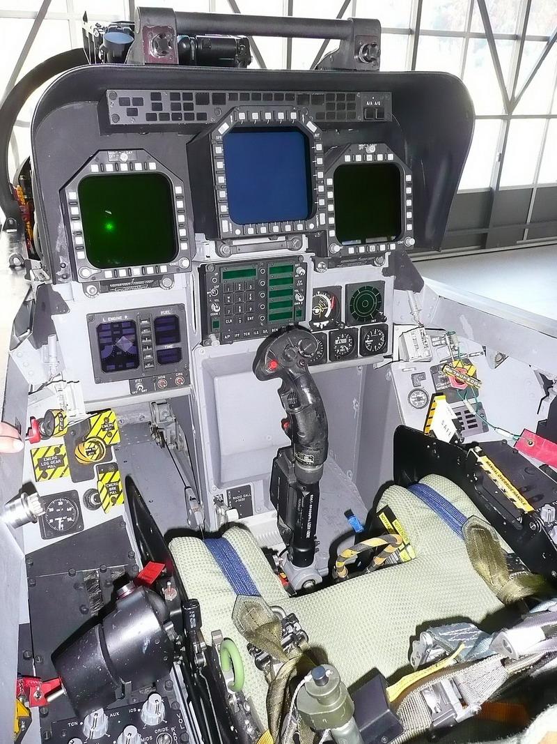 揭秘F-18戰斗機的卓越性能與傳奇歷程,F-18戰斗機的卓越性能與傳奇歷程揭秘