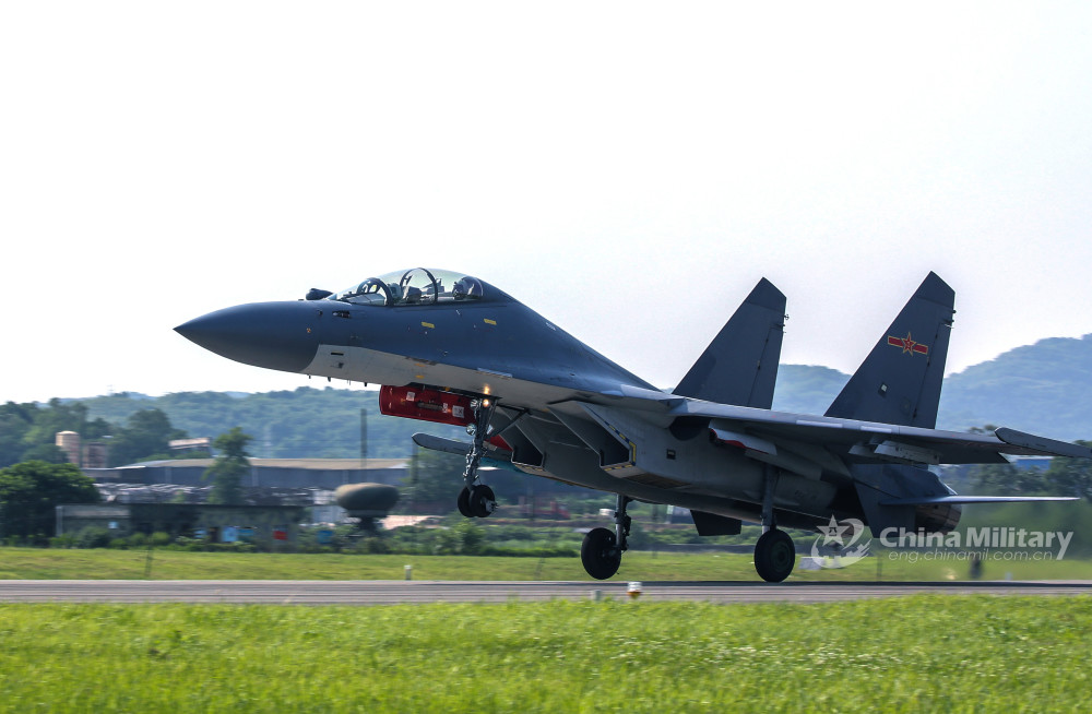 殲11B與殲16,深入解析兩款戰斗機的區別,殲11B與殲16,兩款戰斗機的深度對比與解析