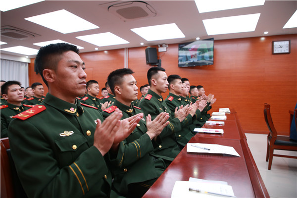 解析軍士長為何不升軍官,背后的原因與考量,解析軍士長晉升停滯背后的原因與考量,為何未能成為軍官?