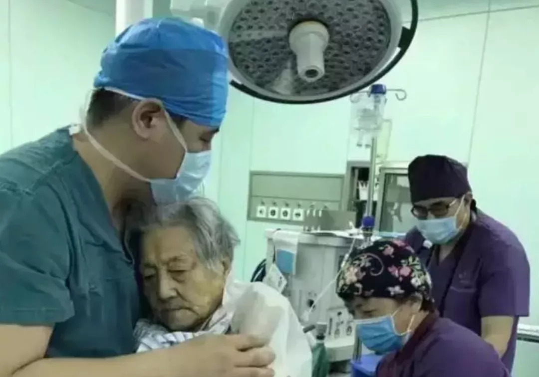 實(shí)拍醫(yī)院人流手術(shù)全過(guò)程,深入了解手術(shù)過(guò)程與細(xì)節(jié),醫(yī)院人流手術(shù)全過(guò)程實(shí)錄,探究手術(shù)過(guò)程與細(xì)節(jié)