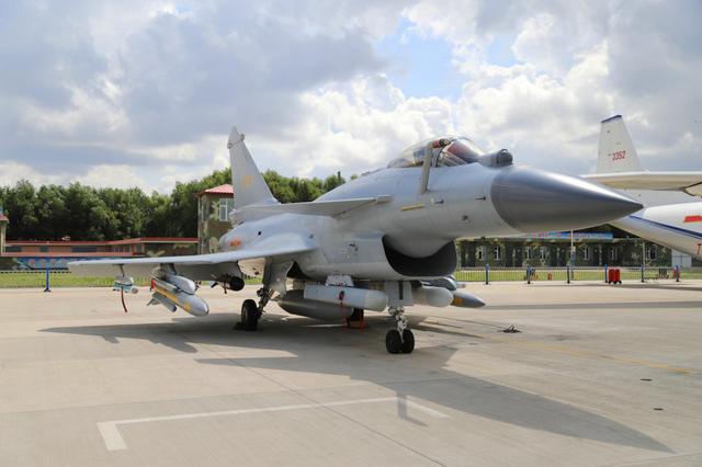 殲10B與殲10C的區別是什么?深度解析兩款戰斗機的差異,殲10B與殲10C的差異深度解析,兩款戰斗機的對比與對比