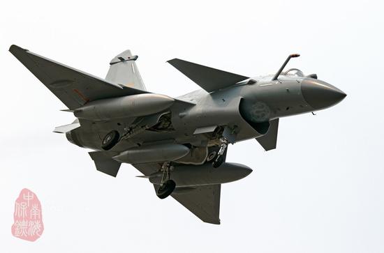 殲10B與殲10C的區別是什么?深度解析兩款戰斗機的差異,殲10B與殲10C的差異深度解析,兩款戰斗機的對比與對比