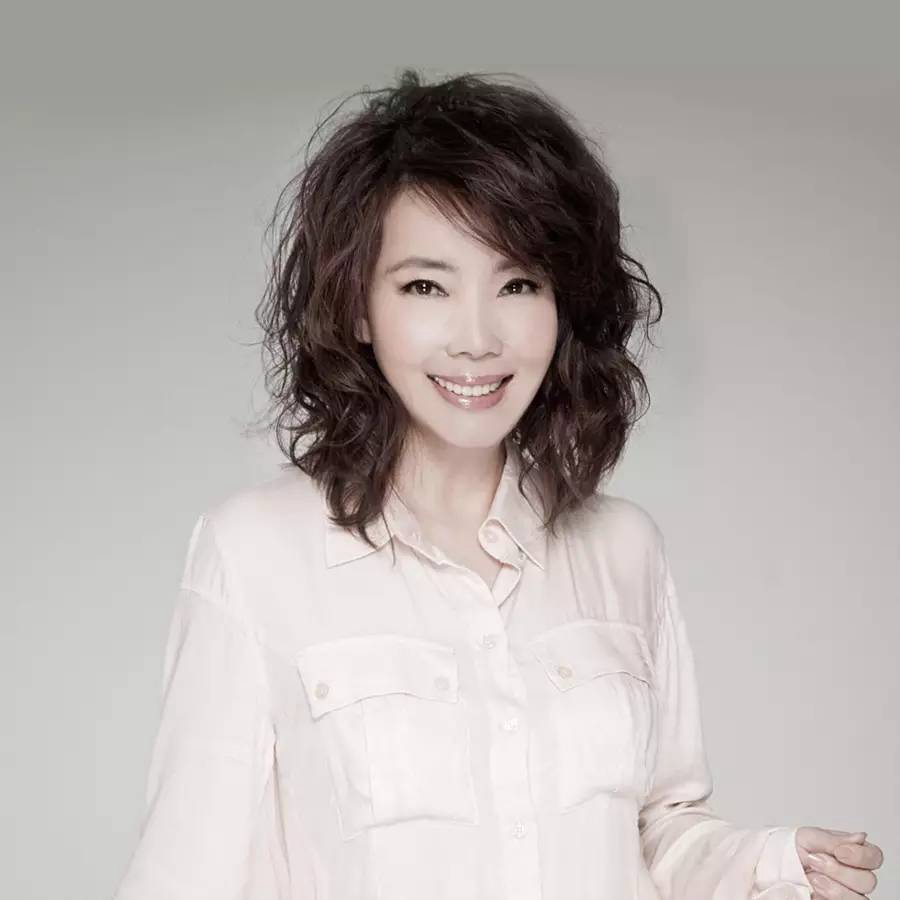 辛?xí)早鱾€人資料照片,深度了解一位才華橫溢的藝術(shù)家,辛?xí)早鳎湃A橫溢的藝術(shù)家個人資料與照片揭秘