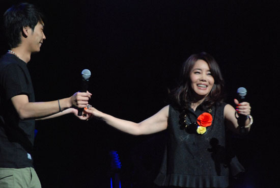 辛?xí)早鱾€人資料照片,深度了解一位才華橫溢的藝術(shù)家,辛?xí)早鳎湃A橫溢的藝術(shù)家個人資料與照片揭秘