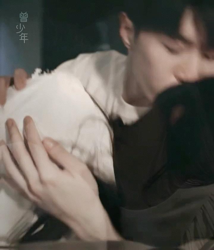 鹿晗與關曉彤的愛情頻率,深度解析他們的私密話題,鹿晗與關曉彤的愛情解析,私密話題深度探討