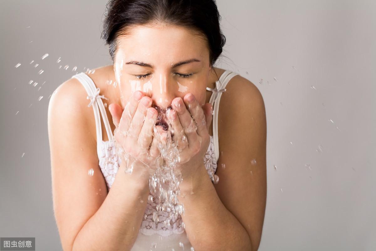 白醋可以洗臉嗎,深度解析白醋的美容功效與正確使用方法,白醋的美容奧秘,深度解析洗臉功效與正確使用方法