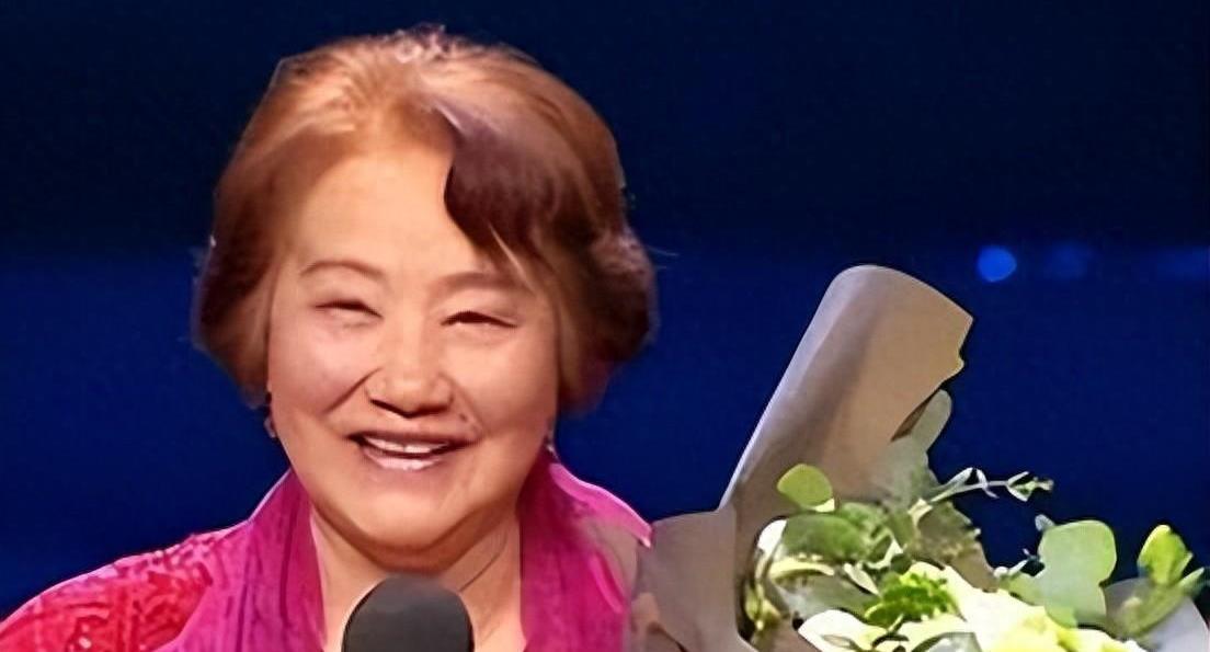 美國為藝術奉獻的明星有哪些?,美國藝術奉獻的明星群星閃耀,探索他們的藝術之旅