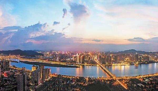 湖南旅游攻略,必去十大景點推薦,湖南旅游攻略,十大必去景點推薦